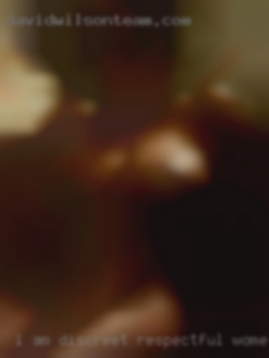 I am discreet, respectful women naked and not pushy.